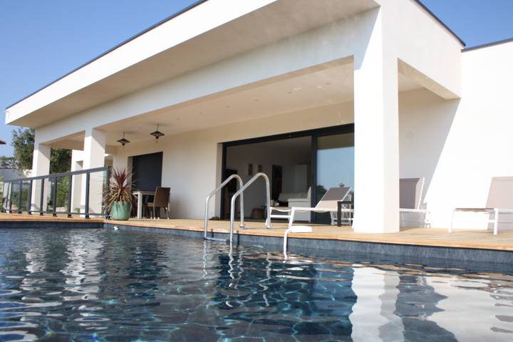 Vacation rental for 5 people, with yard in Corsica