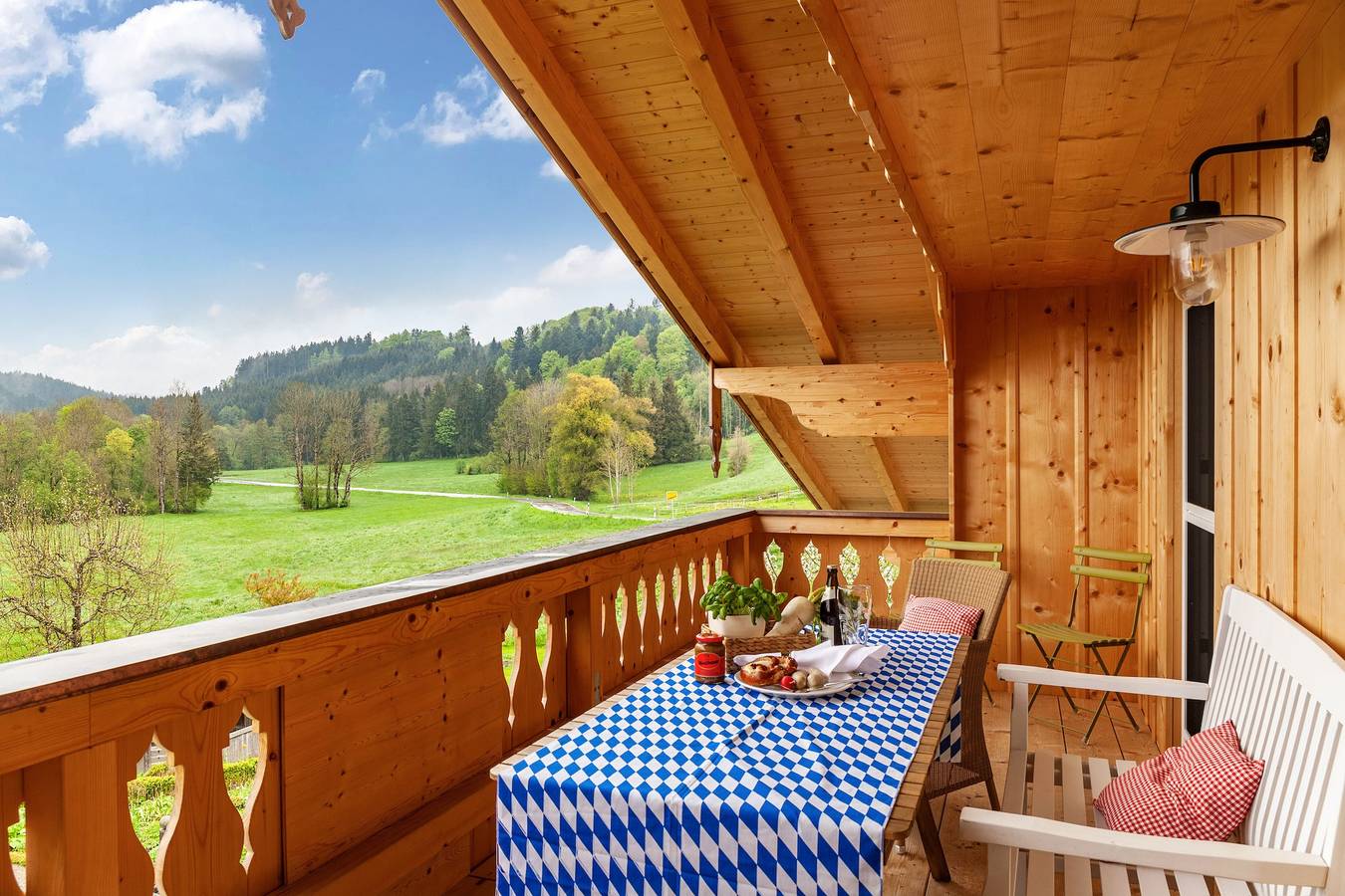 Ganze Wohnung, Ferienwohnung 'Xaver' mit Gemeinschaftsgarten, Balkon und Wlan in Rottenbuch, Romantische Straße