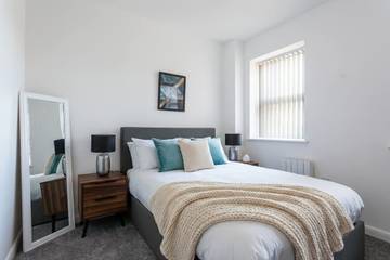 Vacation Rental for 4 Guests in Bolton, Greater Manchester, Picture 2