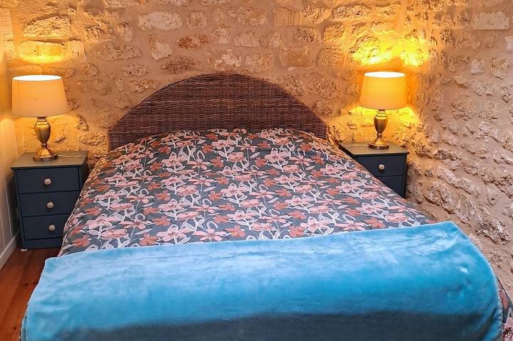 Location de vacances pour 4 personnes, avec jacuzzi ainsi que jardin et piscine, animaux acceptés à La Rochebeaucourt-et-Argentine - 2