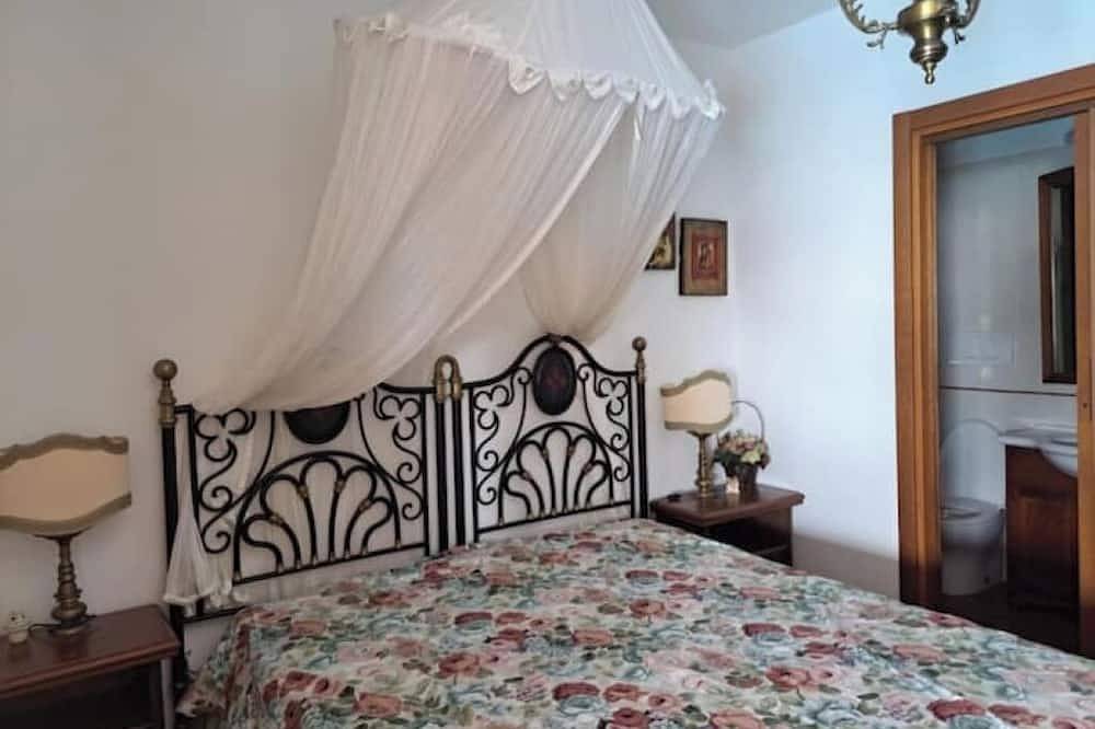 Villa Angela with pool and sea view in Ispani, Cilento