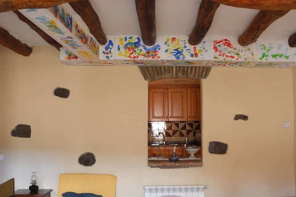 Apartamento entero, Apartmento Brown - espaciosa, original, fácilmente inundado de luz, in Torroja, Priorat