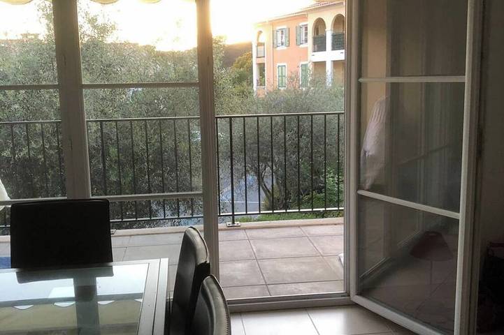 Location de vacances pour 2 personnes, avec terrasse à Roquefort-les-Pins