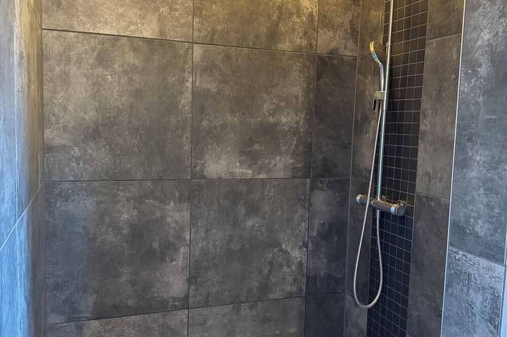 Ganze Wohnung, Modern-gemütlich mit Bergblick – perfekt für Gruppen, Familien und Workation! in Vils, Außerfern