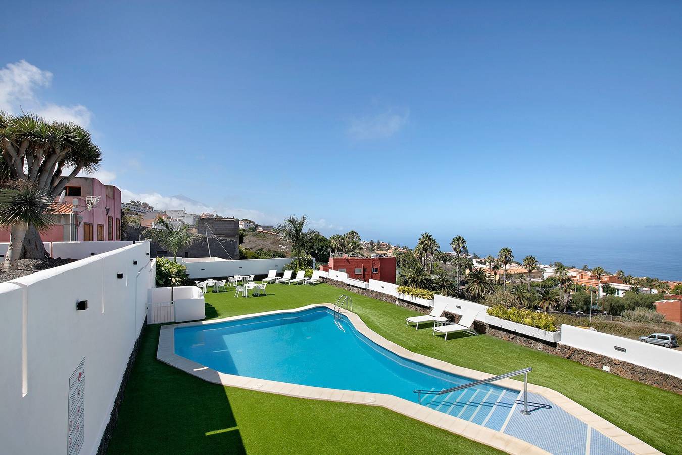Casa vacacional 'Linaje del Pago Listán Negro' con vistas al mar, piscina, balcón privado y Wi-Fi in El Sauzal, Tenerife Norte