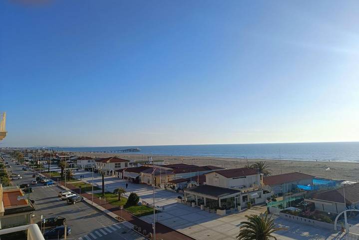 Ganze Wohnung, Ferienwohnung für 4 Personen mit Balkon/Terrasse in Lido di Camaiore, Camaiore