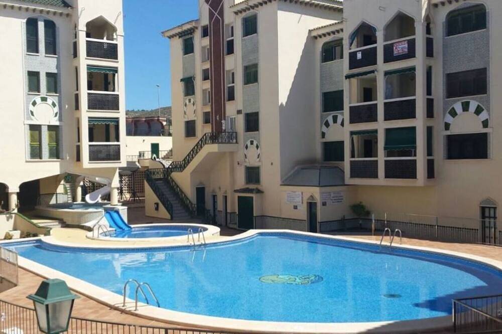 Entire apartment, Beautiful apartment in  residence with swimming pools, 10mn  from the beaches. in Santiago Bernabeu, Santa Pola