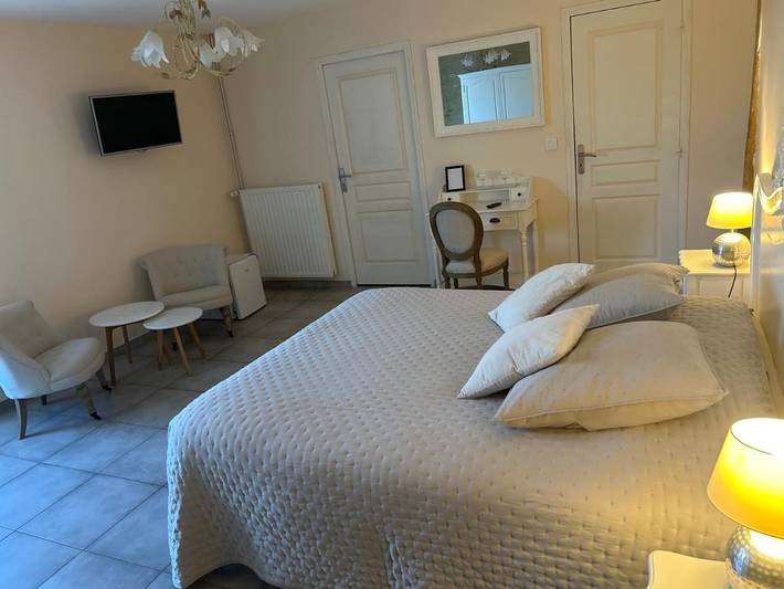 Chambre d’hôte pour 6 personnes, avec piscine et jardin dans l' Aube - 3