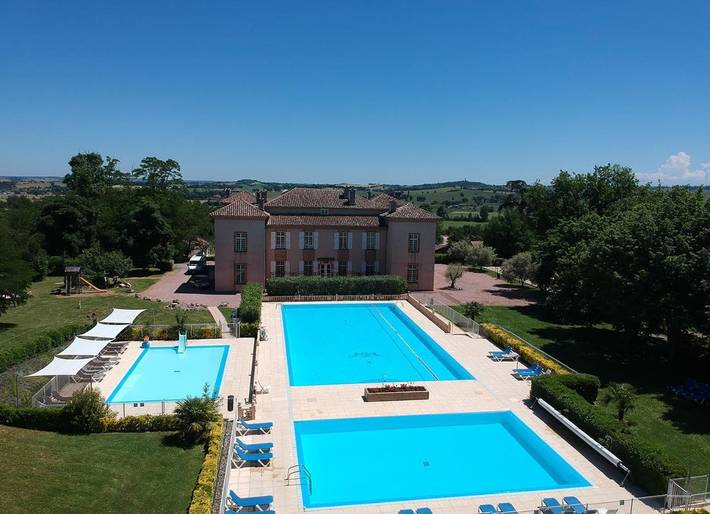 Parc de vacances pour 6 personnes, avec Terrasse et Jardin ainsi que Bassin pour enfant et Piscine à Lombez