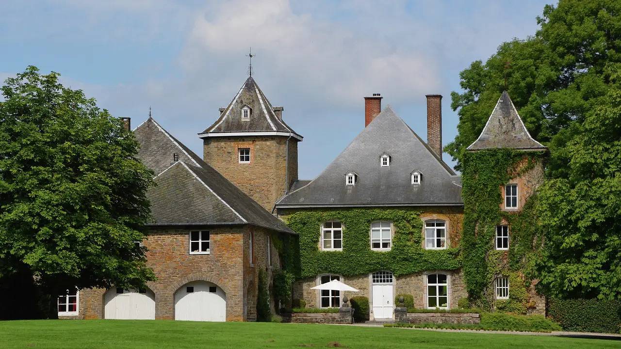 Château pour 17 personnes avec jardin in Bastogne, Parc naturel Haute-Sûre Forêt d'Anlier