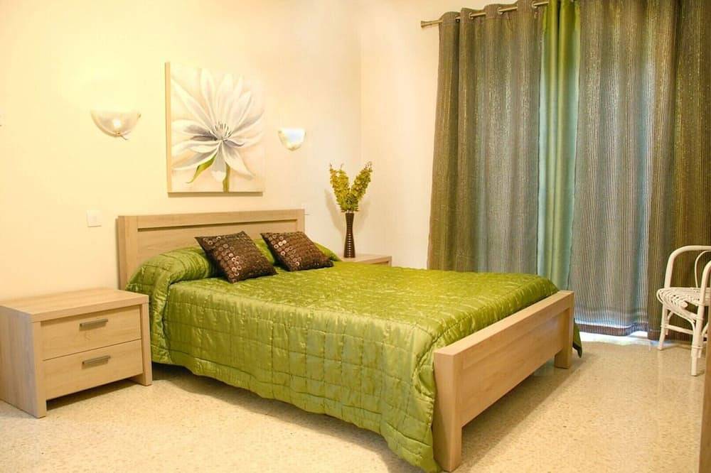 Ganze Wohnung, Superb villa 2, inviting pool and spacious outside space.Fully airconditioned. in il-Mellieha, Mellieha