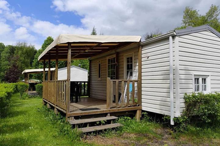 Mobilheim mit Terrasse - 3 Pers. in La Tour-d'Auvergne, Regionaler Naturpark Volcans d'Auvergne