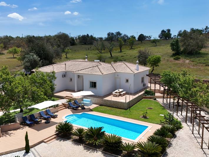 Casa de férias para 10 pessoas, com jardim e terraço em Tunes