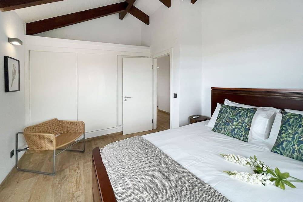 Stylish 2 Bedroom Stone House With Stunning Views, São Jorge, Azores (Vista) in São Jorge