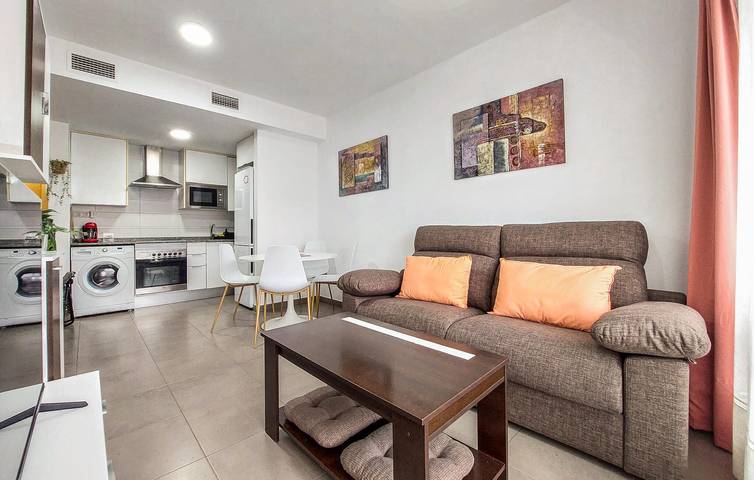 Apartamento vacacional entero, Apartamento moderno con piscina, terraza y a pocos pasos de Playa Masbó in Moncófar, Costa del Azahar