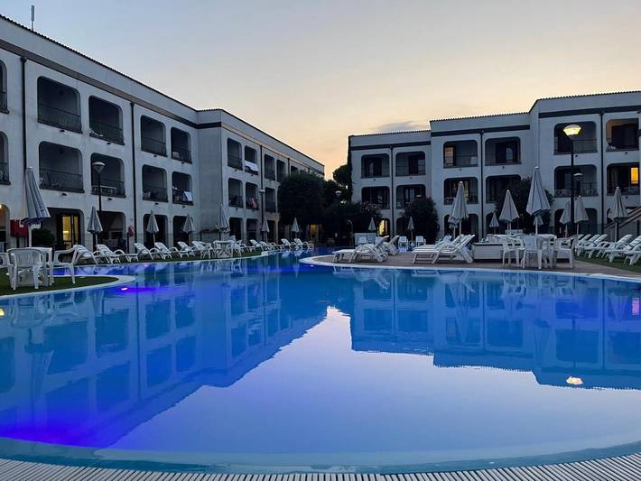 Villaggio vacanza per 6 persone, con piscina e piscina per bambini nonché giardino e idromassaggio, adatto a famiglie con bambini sulla Riviera Romagnola