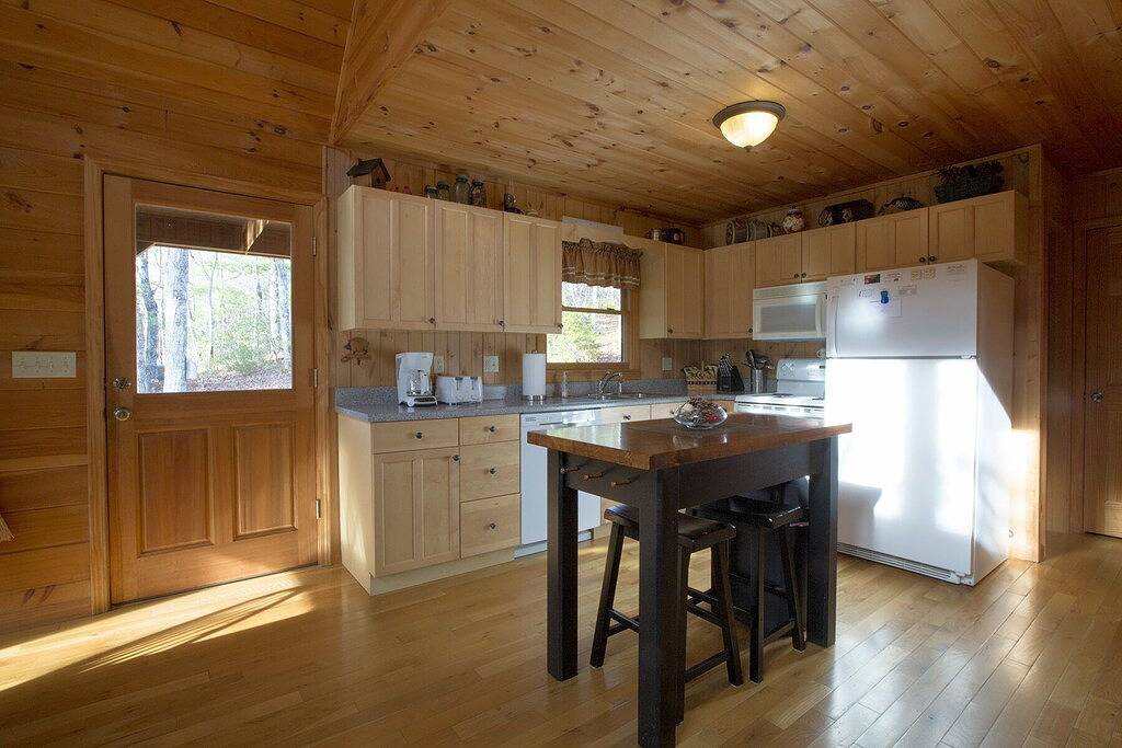 Perfect Romantic Getaway, New Hot Tub, Fire Pit in Chattahoochee National Forest