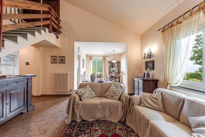 Villa "L'Incompiuta" con vista sulle montagne, piscina condivisa e Wi-Fi in Vicchio, Firenze province