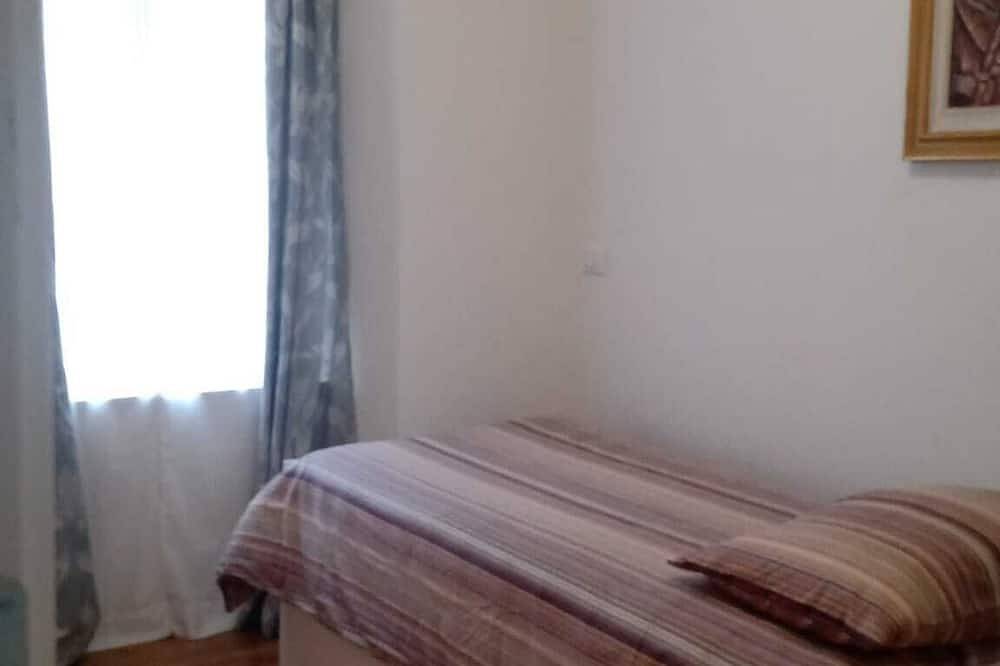 Entire apartment, 2-bedroom, 4-guest apartment in historic area of Trieste in 19th century style in Trieste, Carso