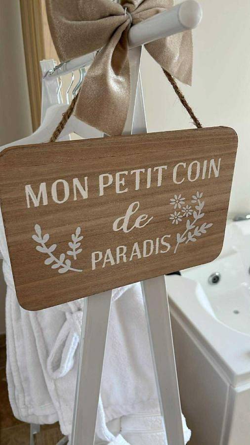 Chambre d’hôte pour 4 personnes, avec jacuzzi et terrasse ainsi que jardin et piscine