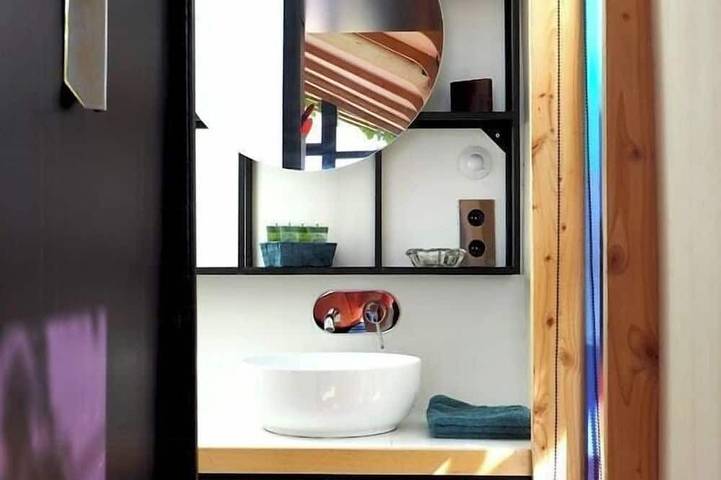 Cabane design avec piscine partagée à Bras in Bras, Région de Brignoles