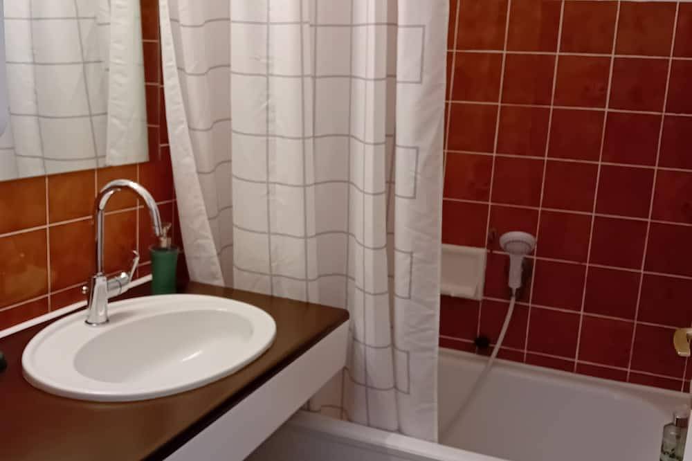 Appartement entier, Studio 31 m2 \"La Marmotte\" 4 pers avec balcon 31m2 Alpe du Grand Serre in La Morte, Parc national des Écrins