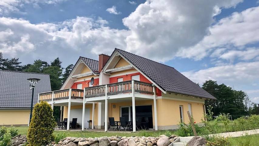 Ferienhaus für 4 Personen, mit Garten und Balkon in Warin