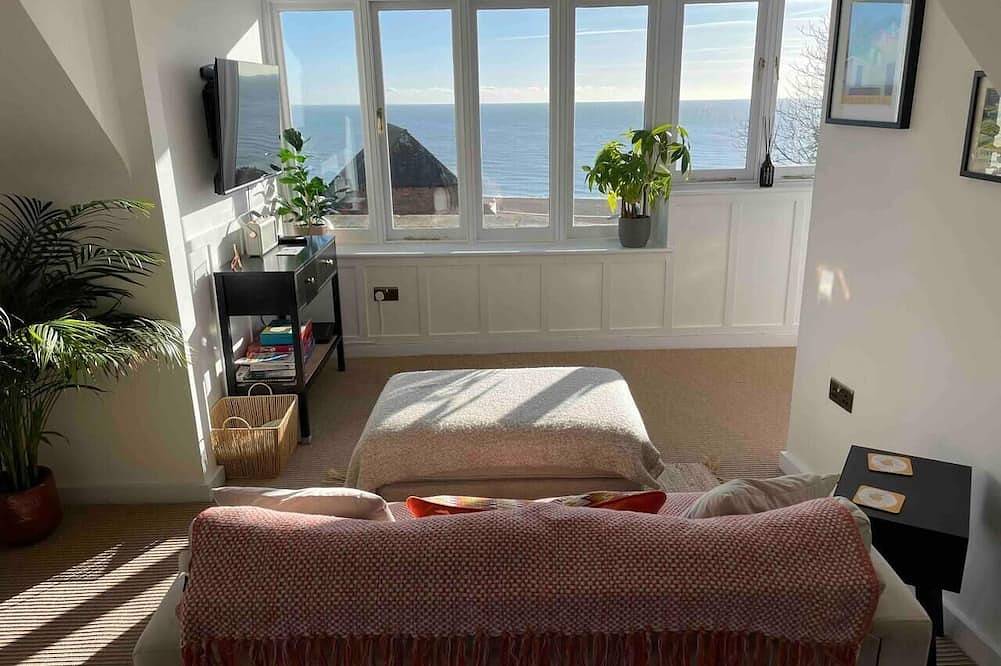 Entire apartment, The Turret - The best view in folkestone in Folkestone, Kent