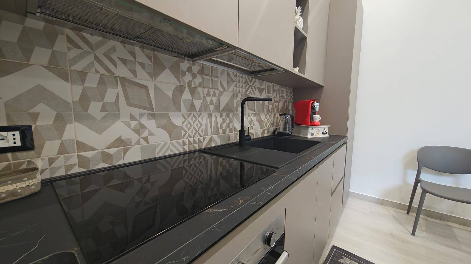 Apartamento entero, Apartamento 'Perla Dell'Etna' con terraza privada, Wi-Fi y aire acondicionado in Zafferana Etnea, Etna