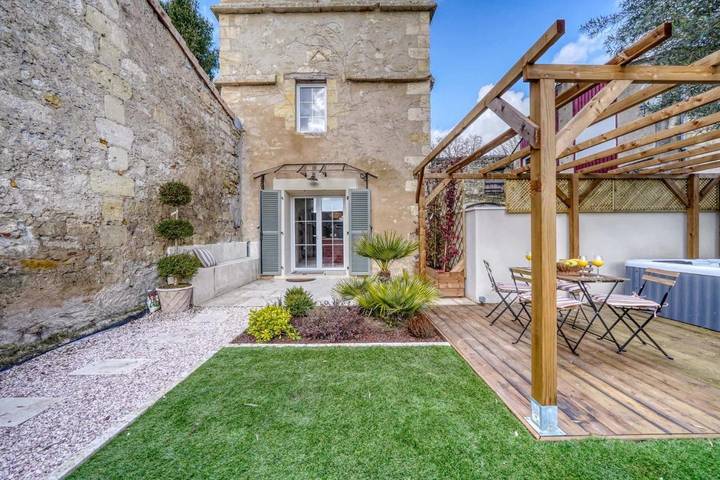 Maison de vacances pour 4 personnes, avec jardin et jacuzzi
