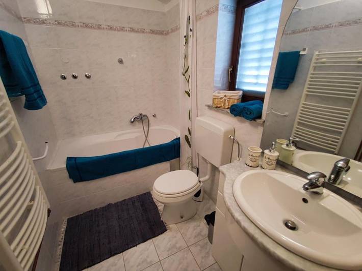 Ferienwohnung für 4 Personen, mit Ausblick und Garten sowie Pool in Koper - 2