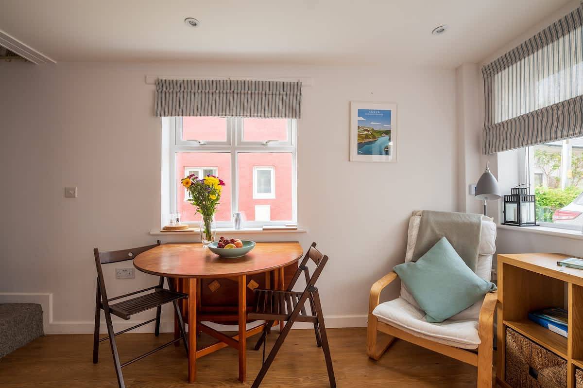 Entire apartment, Riverside Bothy In Heart of Scenic Harbour Village in Solva, Pembrokeshire
