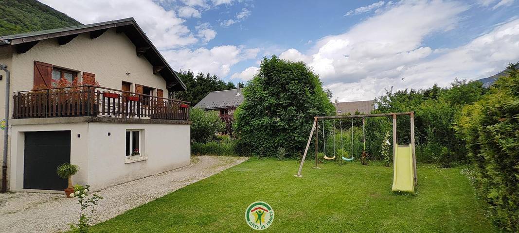 Gîte pour 5 personnes, avec Terrasse et Jardin