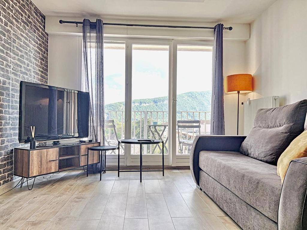Appartement entier, Studio Apartment in Annemasse, Région de Saint-Julien-en-Genevois