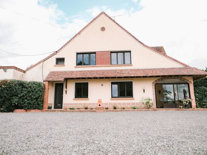 Gîte pour 15 personnes, avec terrasse et jardin à Semur-en-Vallon