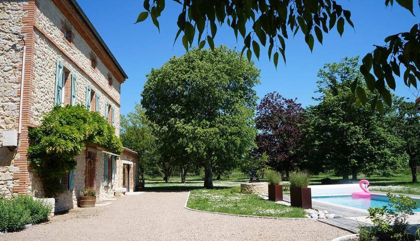 Location de vacances pour 9 personnes, avec jardin et terrasse ainsi que vue et piscine à Labastide-de-Lévis - 2