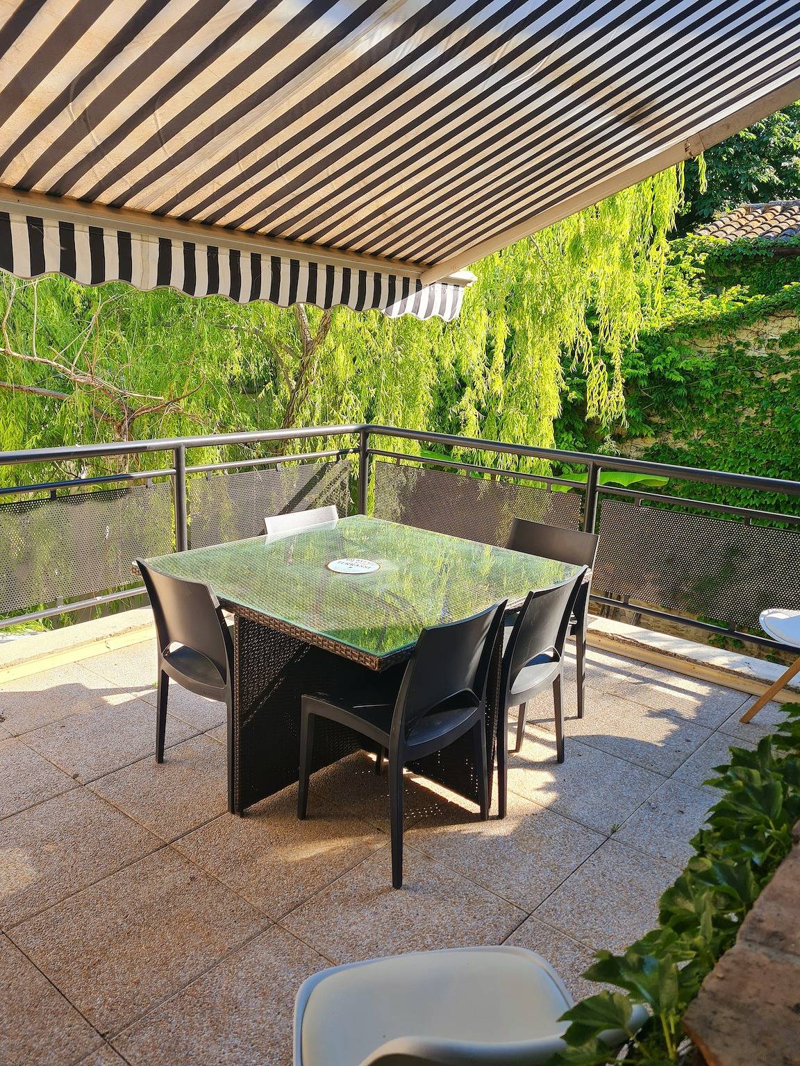Gîte Authentique avec Terrasse et Jardin Privatif en Languedoc in Bernis, Côte méditerranéenne (France)