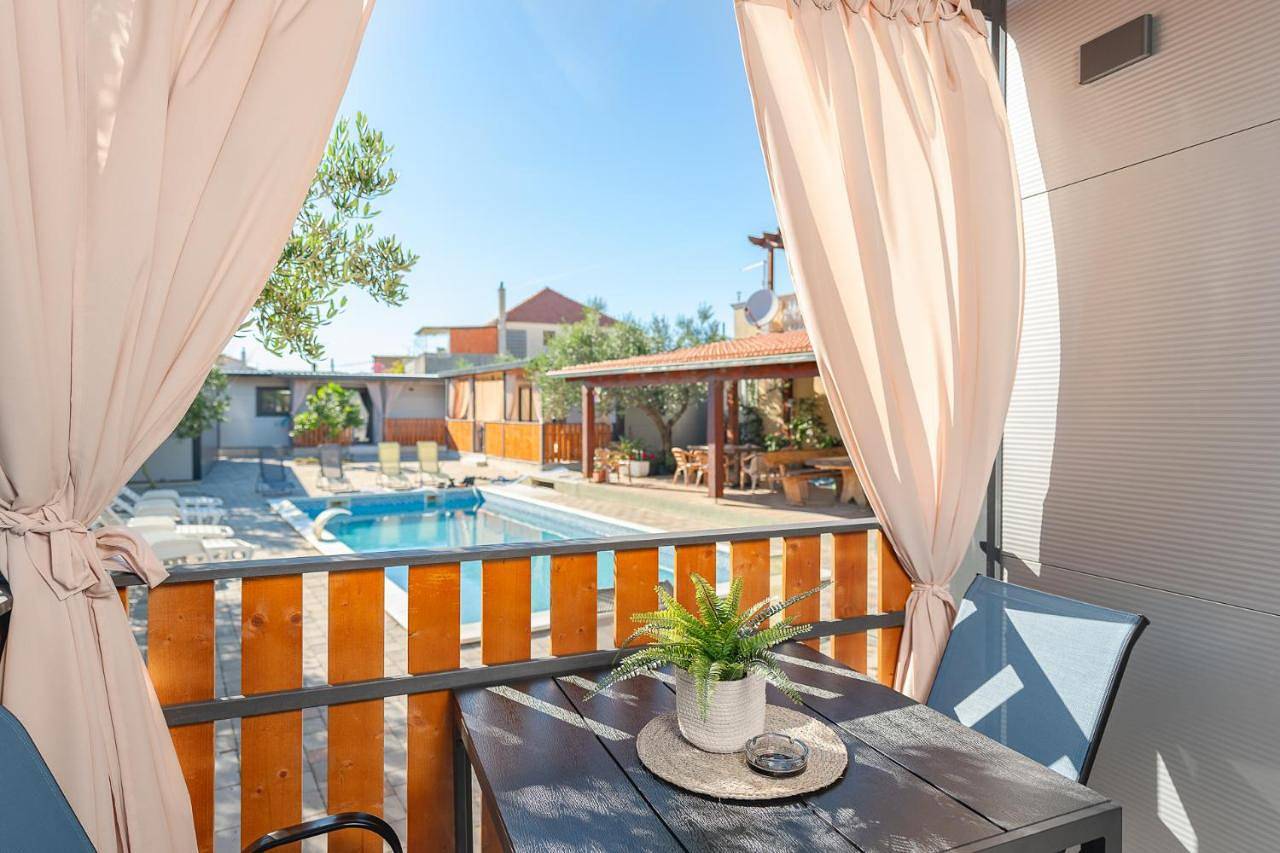 Ivas Mobile Homes & Heated Pool in Pakostane, Zadar