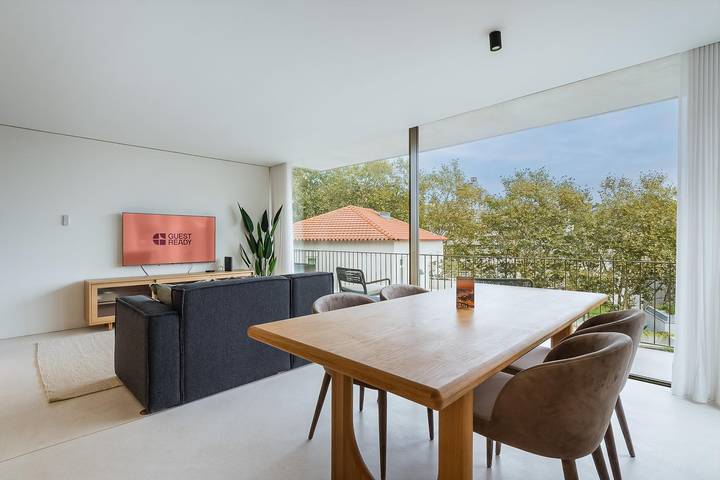 Vakantieappartement voor 4 personen, with tuin and balkon as well as zwembad in Porto