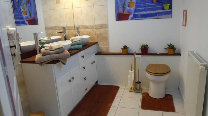 Location de vacances pour 2 personnes, avec Terrasse ainsi que Jardin et Vue à Tirepied - 2