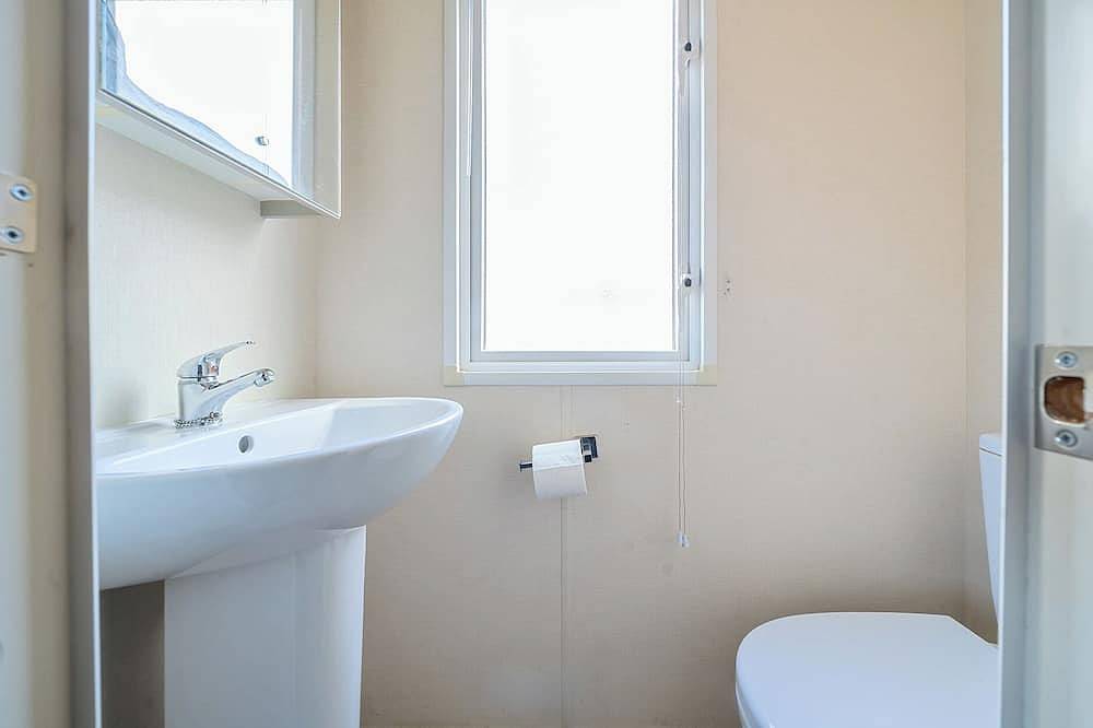 Tranquil Waters - Billing Aquadrome in Billing Aquadrome Holiday Park in Northampton, Northamptonshire