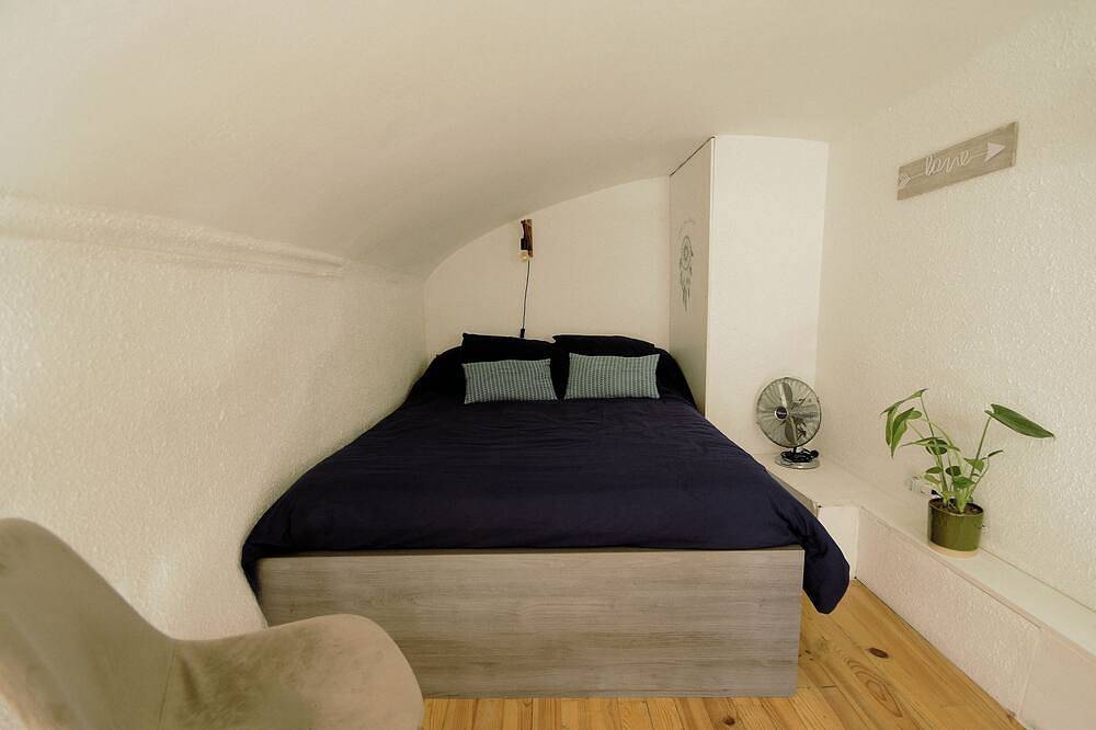 Apartamento entero, Apartment in Aubenas town center, cozy style, office, internet, netflix in Aubenas, Ardèche