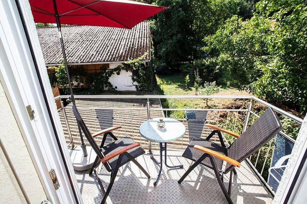 Ganze Wohnung, Kleine Ferienwohnung mit Balkon - Haus Petra in Gleiszellen-Gleishorbach, Südliche Weinstraße
