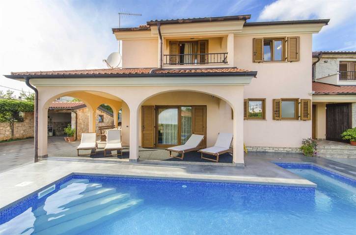 Villa für 6 Personen, mit Balkon und Pool - 1