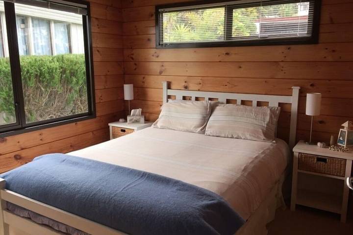 Holiday home for 4 people, with terrace on North Island New Zealand