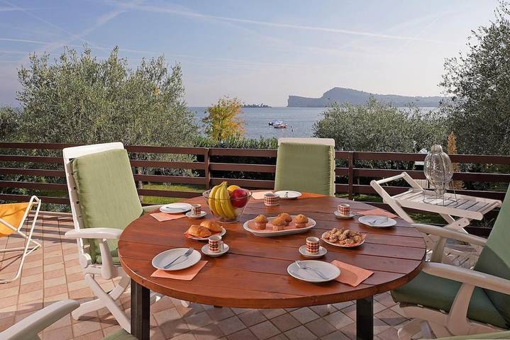 Villa per 6 persone, con giardino e panorama nonché vista lago in San Felice del Benaco