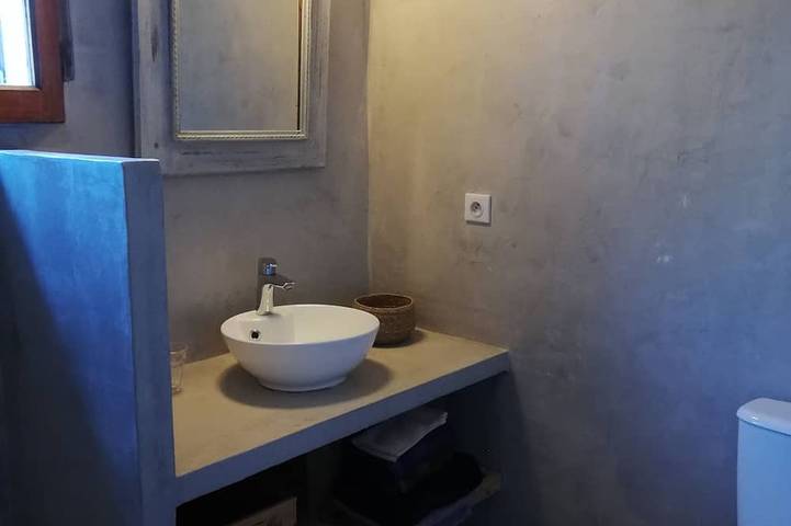 Gîte pour 2 personnes, avec piscine et jardin dans Plage De Sperone - 4