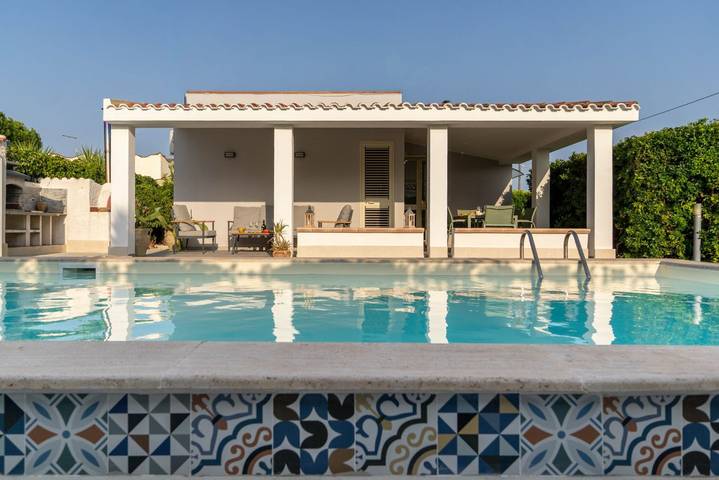 Villa per 4 persone, con Balcone/Terrazza e Giardino nonché Piscina a Arenella