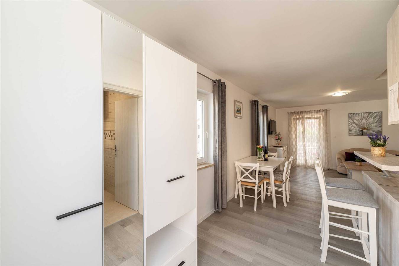 Ganze Wohnung, Apartment Leo mit Parkplatz, nur 800 m vom Meer entfernt in Novalja, Pag