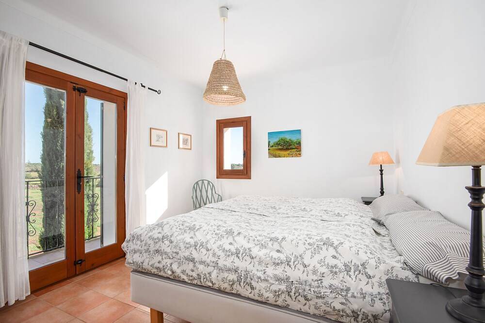 Sunny Oasis in Es Llombards: Pool, A/C & Pizza Oven (10p) in Es Llombards, Santanyí